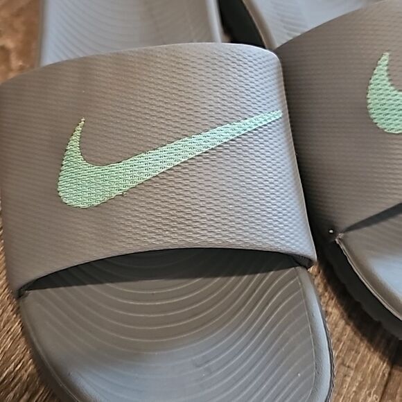 Grey nike slides  - Picture 2 of 5